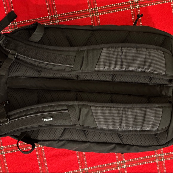 Thule pack back. Excellent condition. - Picture 2 of 6